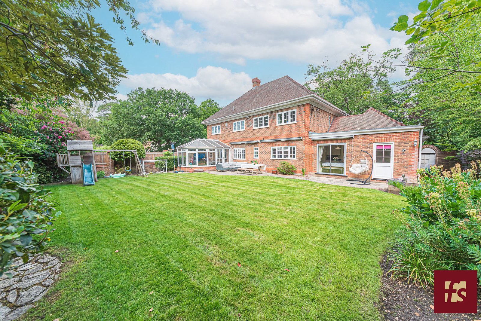 Talisman Close, Crowthorne, Berkshire, RG45 6JE