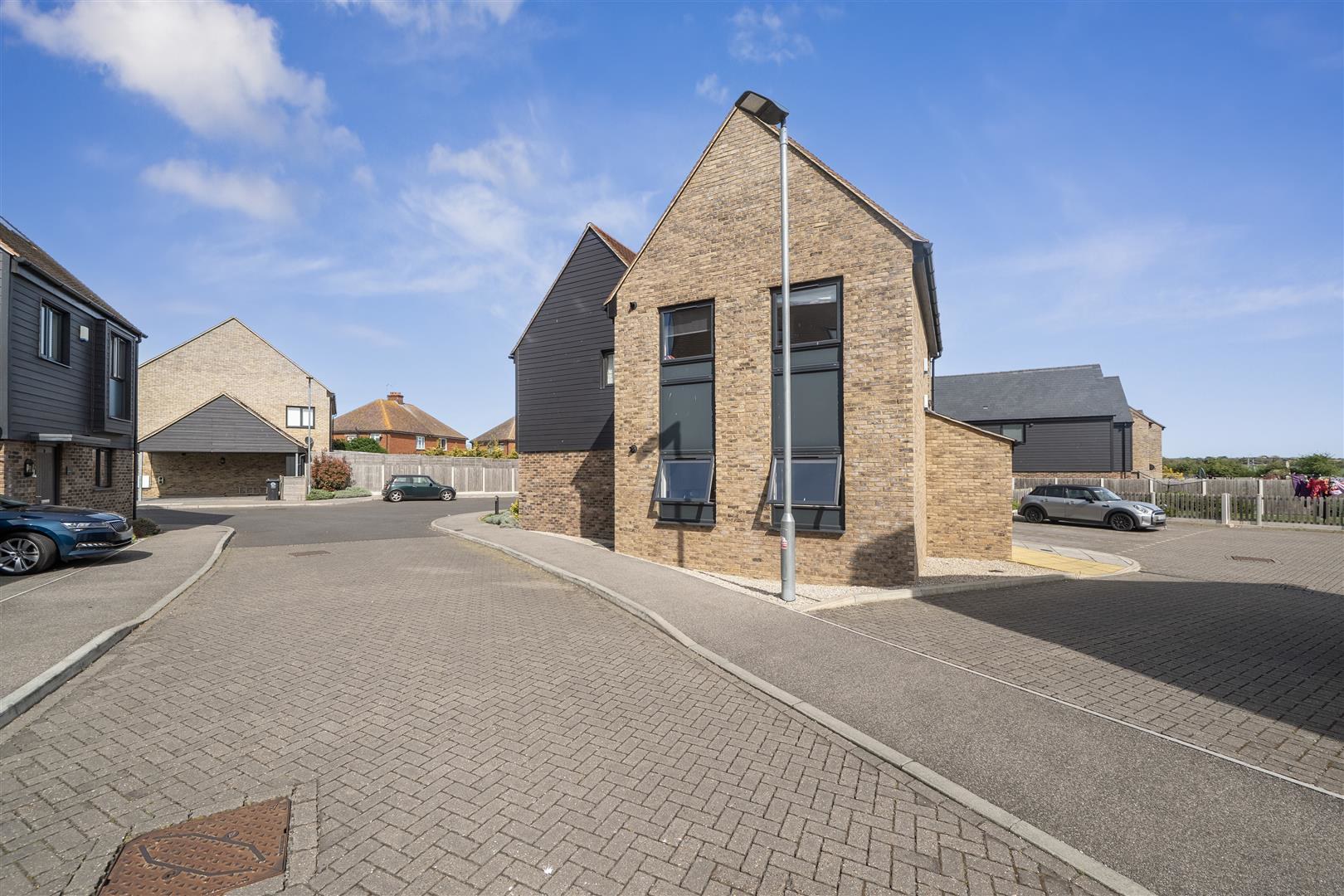 2 Brooke Close, Margate, photo 21