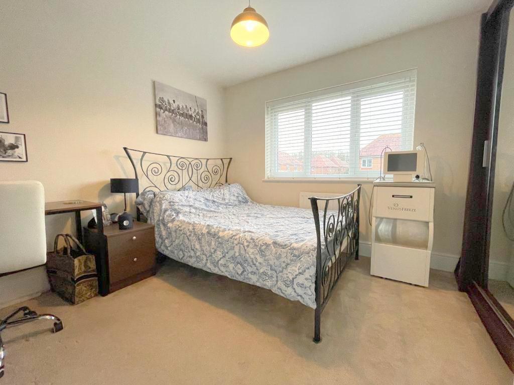 Dove Close, Caddington, LU1, photo 7
