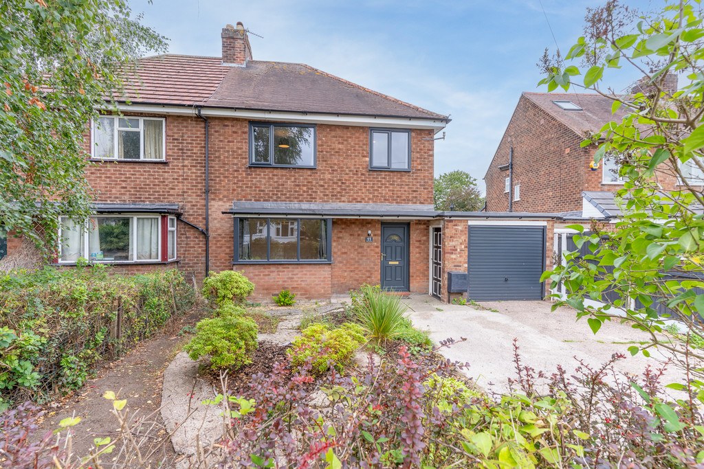 semi-detached house to rent in Manor Crescent