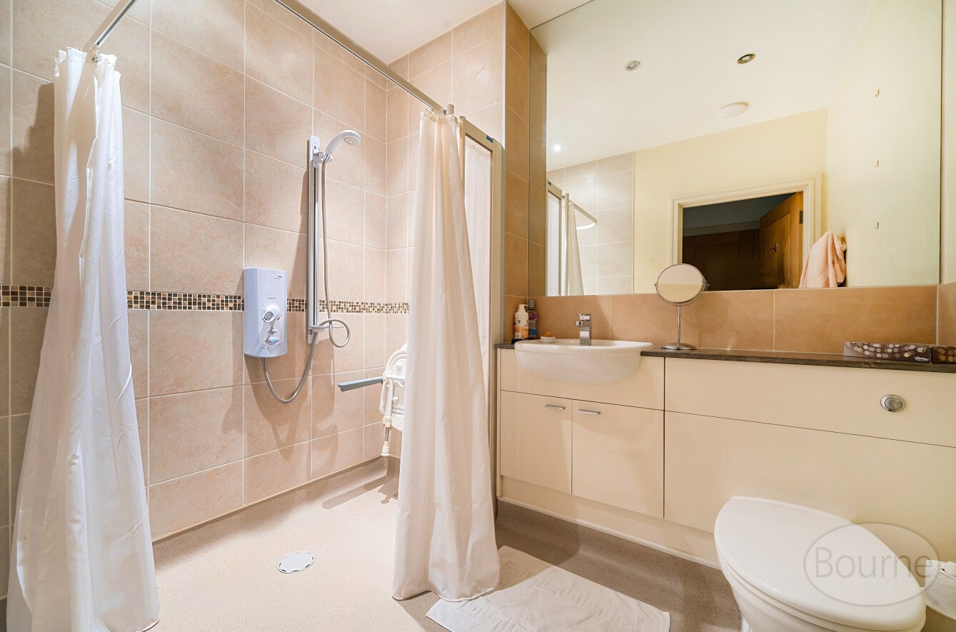 Waverley Lane, Farnham, Surrey, GU9, photo 6