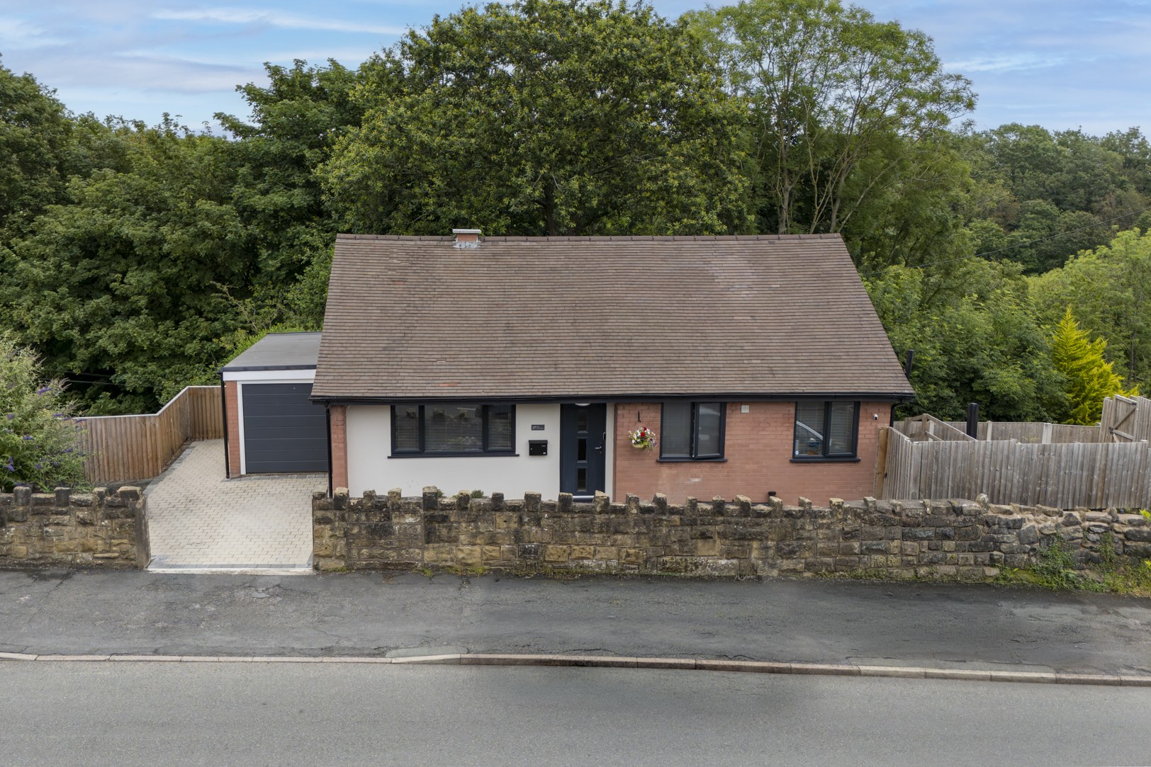 Wrexham Road, Brynteg, LL11