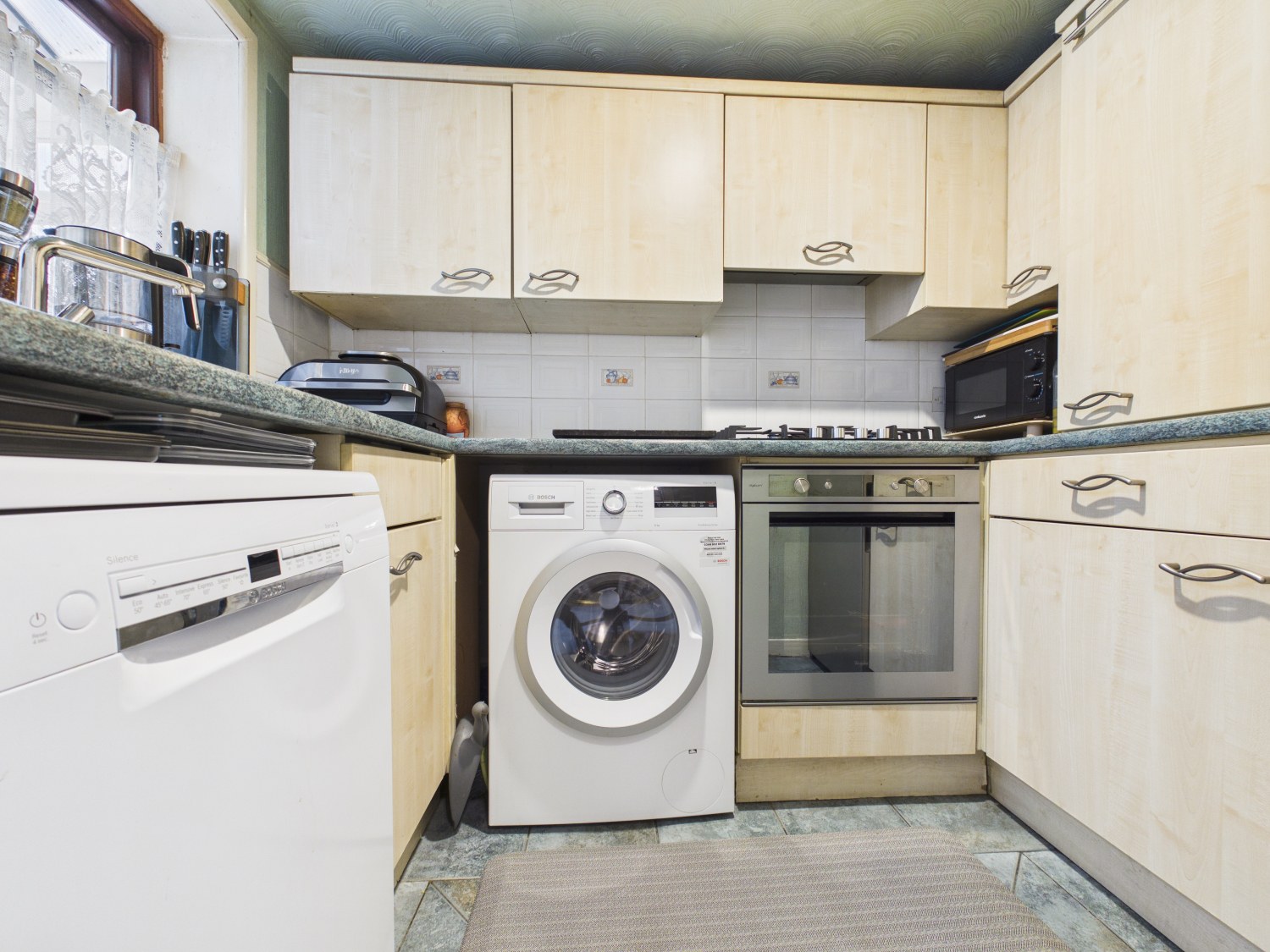 18 SHAW HALL AVENUE SK14 4EF, photo 9