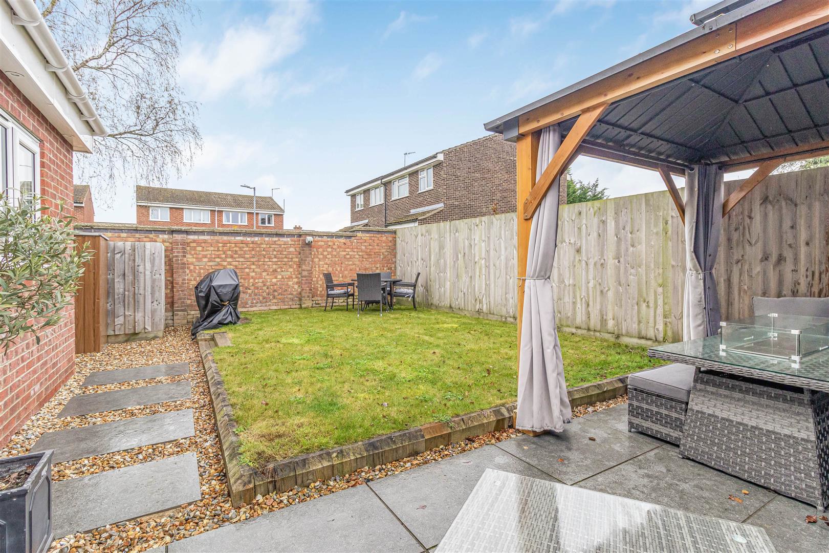 Honeysuckle Close, Red Lodge, photo 14