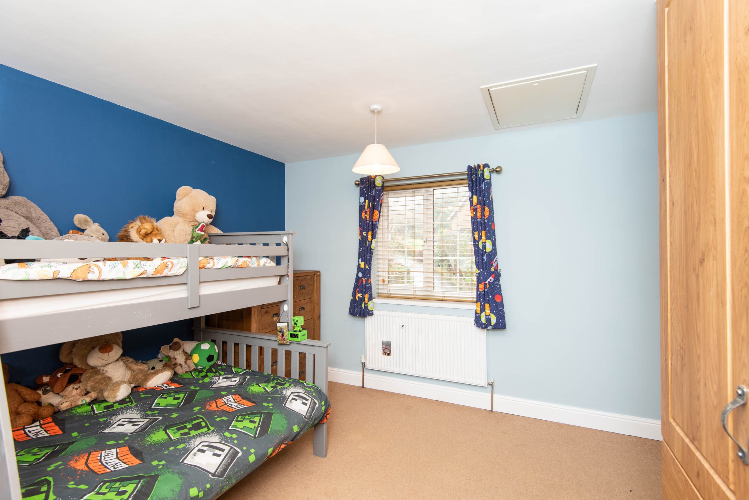 New Road, Holymoorside, S42, photo 24