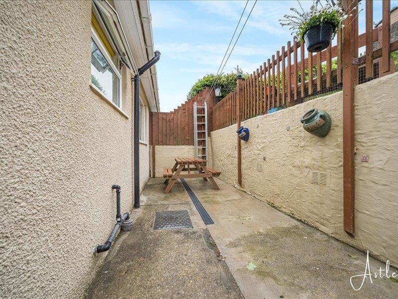 St Anne's Drive, Tonna, Neath, photo 14