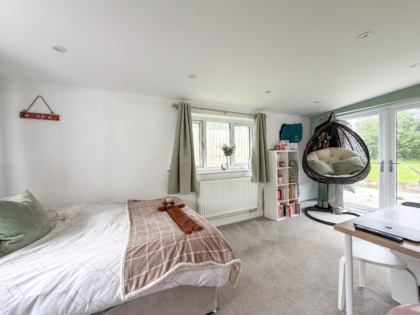 Horsedowns, Spcacious and versatile five bed bungalow, photo 14