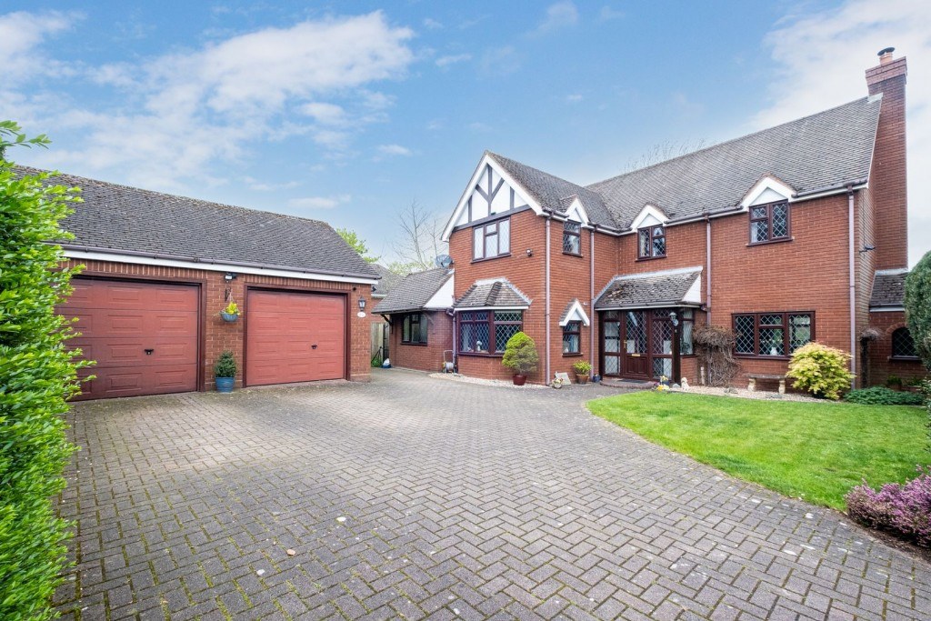 Blackroot Close