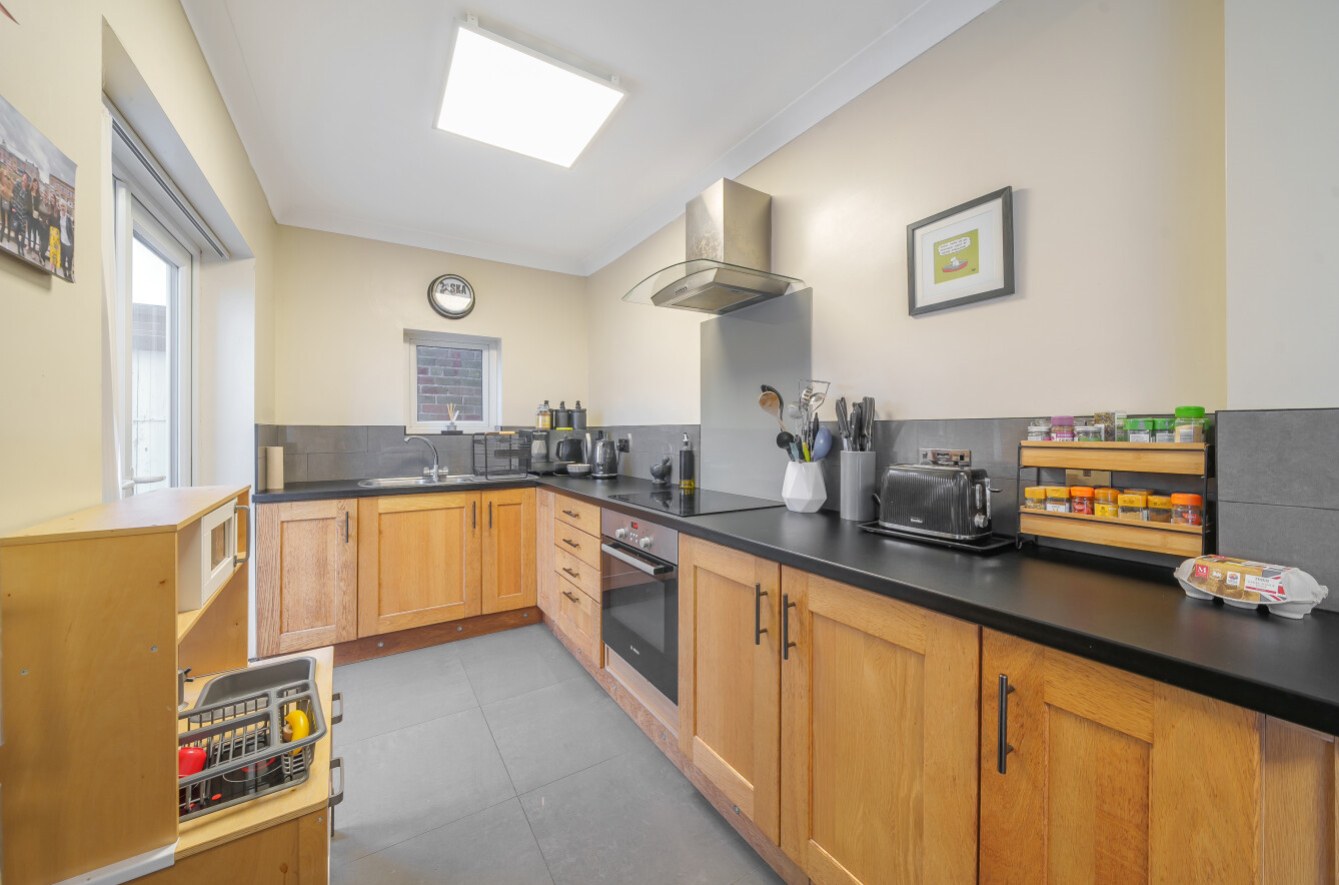 SNAPE HILL CRESCENT, DRONFIELD, DERBYSHIRE, S18, photo 7