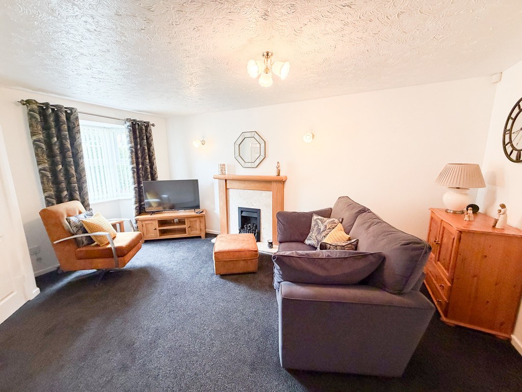 Perton Wood View, Blurton, Stoke-on-Trent, photo 5