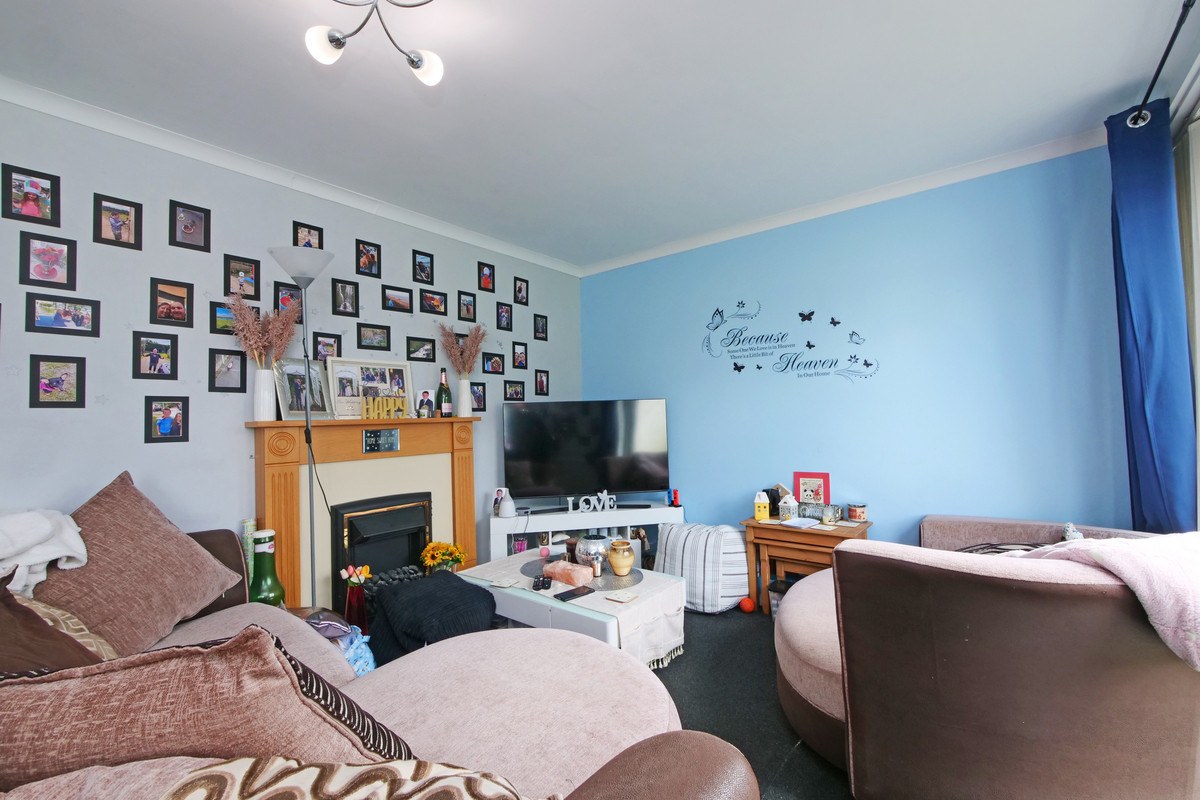 145 Chequers, Close, Pontefract WF8 2TF, photo 4