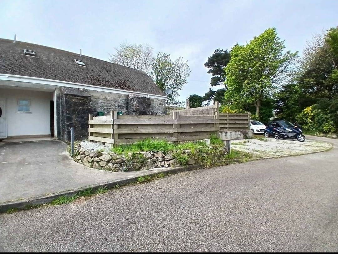 Carew Close