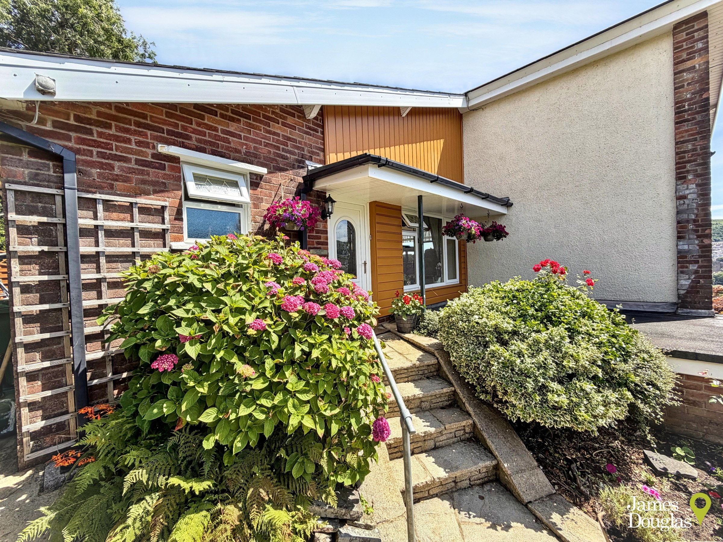 Highfield Terrace, Graigwen, Pontypridd, photo 2