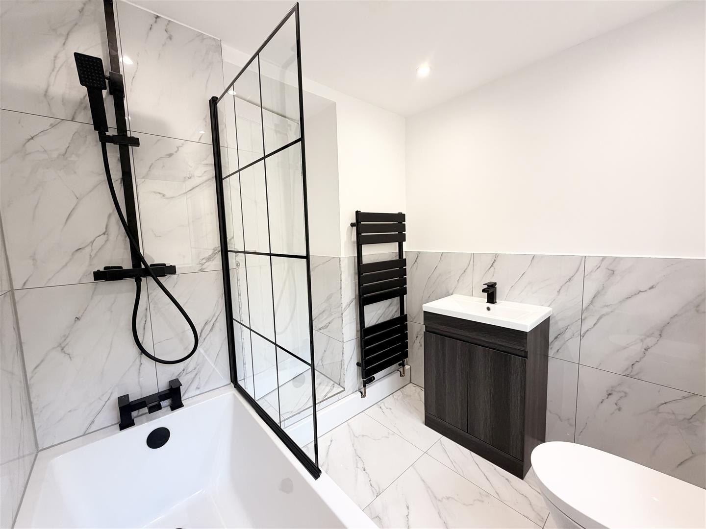 House - Terraced For Rent Penrhys Road