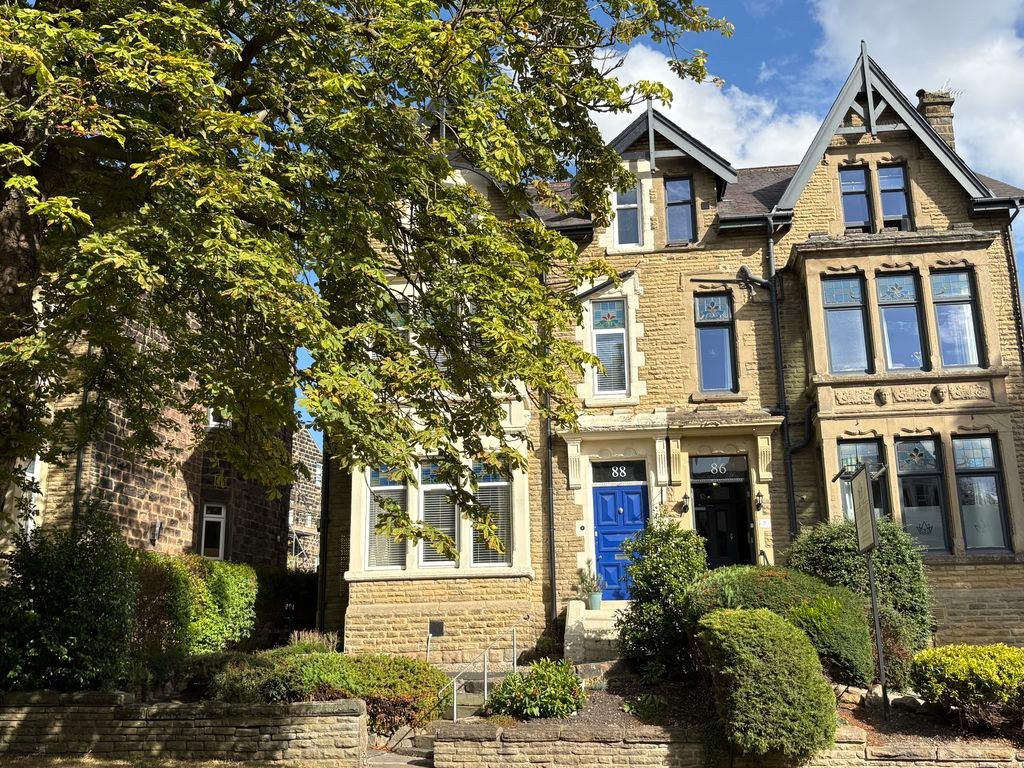 5 bed semi-detached to rent in Kings Road, Harrogate