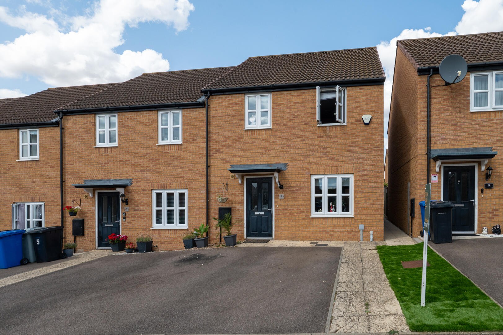 Pintail Close