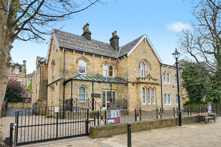 Home to rent in Victoria Avenue, Harrogate